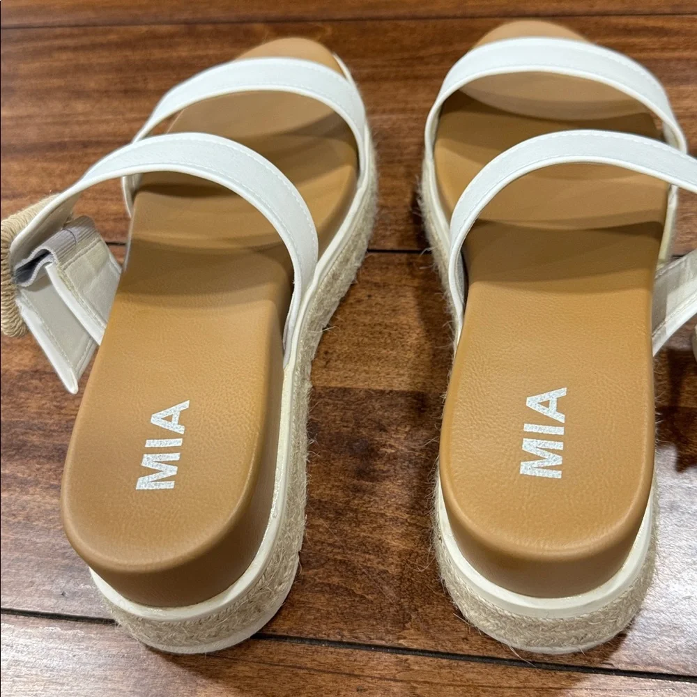 Mia Kenzy Platform Sandals size 8.5